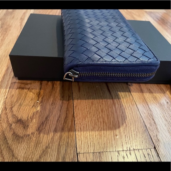 Bottega Veneta Zip-Around Wallet - Picture 5 of 7